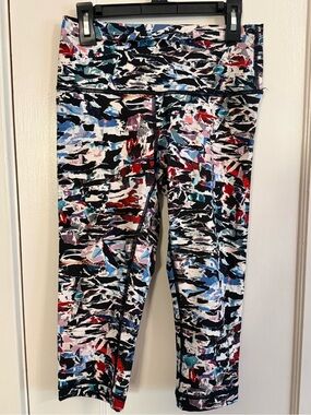 Lululemon Wunder Under High Rise crop - size 6 in Culture Clash Multi Black